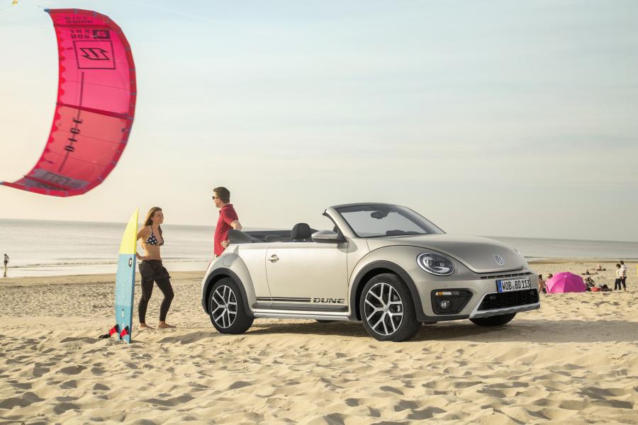  Volkswagen Beetle Dune Convertible 2016 года  (фото 20 из 32)